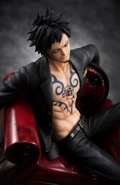 MegaHouse Portrait.Of.Pirates One Piece S.O.C Trafalgar Law 1/8 PVC Figure