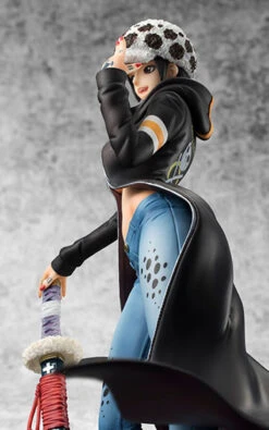 MegaHouse Portrait.Of.Pirates One Piece "I.R.O" Trafalgar Law 1/8 PVC Figure -Megahouse 008 63217.1456825234